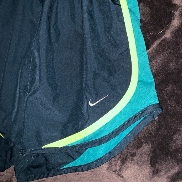 Nike Tempo Running Shorts Size Small - Picture 2 of 6